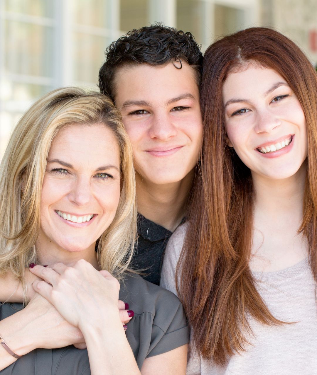 mae-e-dois-filhos-adolescentes